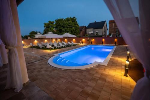 Villa Biser Dunava - Pool & River View - Accommodation - Vukovar