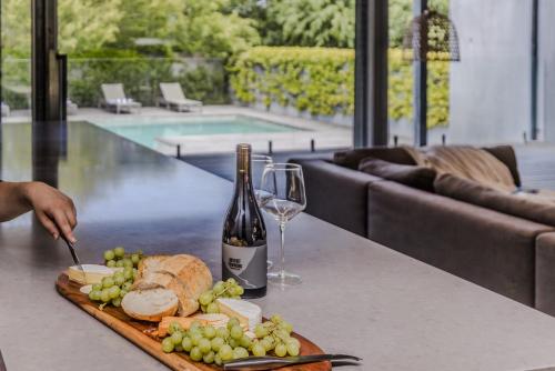 Thule Country Estate - Private Architect-Designed Farm Estate, 6 Bedrooms, Sleeps 12 in มาเซด้อน