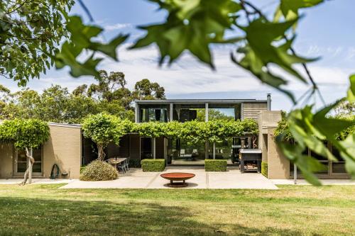 Thule Country Estate - Private Architect-Designed Farm Estate, 6 Bedrooms, Sleeps 12 in มาเซด้อน