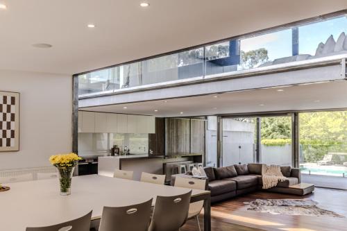Thule Country Estate - Private Architect-Designed Farm Estate, 6 Bedrooms, Sleeps 12 in มาเซด้อน