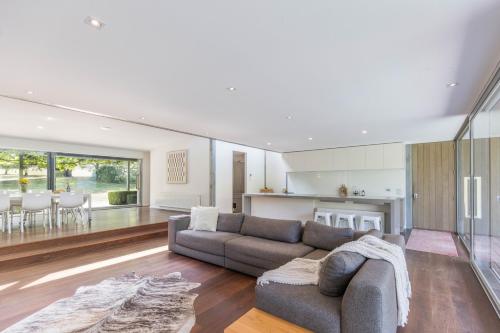 Thule Country Estate - Private Architect-Designed Farm Estate, 6 Bedrooms, Sleeps 12 in มาเซด้อน