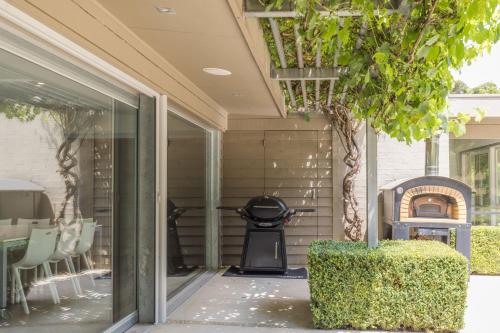Thule Country Estate - Private Architect-Designed Farm Estate, 6 Bedrooms, Sleeps 12 in มาเซด้อน