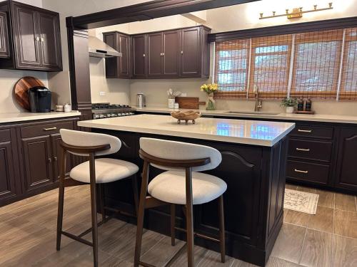 Coco Palm - Tropical Island Retreat in Pond Hill
