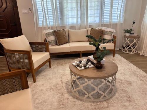 Coco Palm - Tropical Island Retreat in Pond Hill