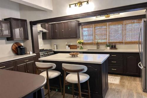 Coco Palm - Tropical Island Retreat in Pond Hill
