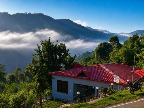 A Home Above the Clouds Riturain Mukteshwar – khách sạn tại Gahna