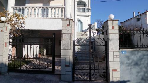  Demeroutis Home in Mirina