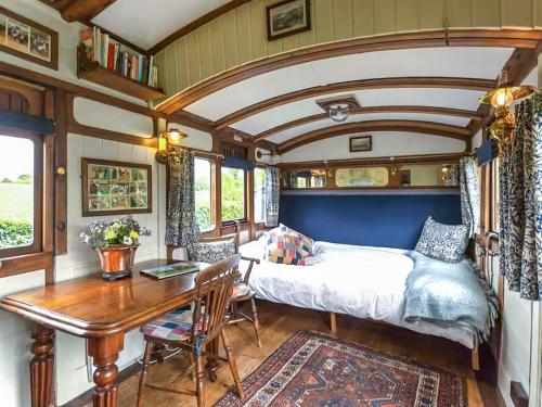 High Cross Camping Coach in บีมินสเตอร์
