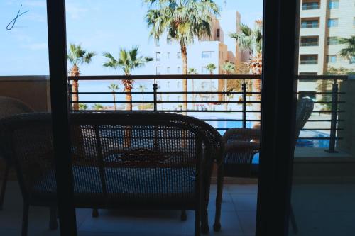 Varanda/terraço, J Apartments- one bedroom at Samarah Resort B-02 in Sowayma