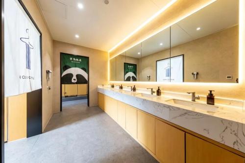 Bathroom, hoco好客舒旅酒店---北京国贸建国门地铁站店 in CBD/Guomao