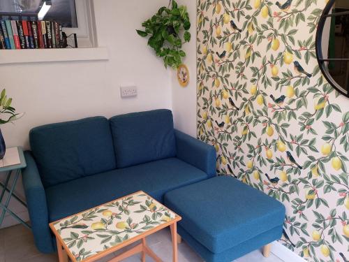 Cosy with garden, close to beach and station – khách sạn tại East Folkestone