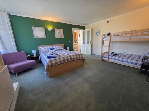 Mountain View - Sleeps 4 - Garden - Pet Friendly in Inchbae Lodge