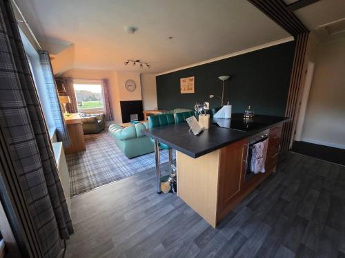 Highlands - River View - Apt - Sleeps 4 - Garden in Inchbae Lodge