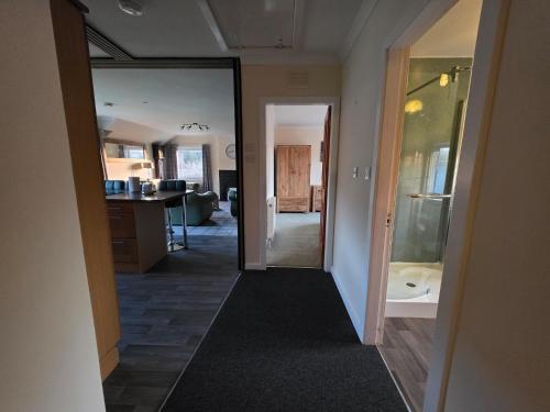 Highlands - River View - Apt - Sleeps 4 - Garden in Inchbae Lodge