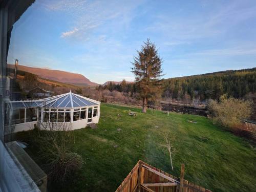 Highlands - River View - Apt - Sleeps 4 - Garden in Inchbae Lodge