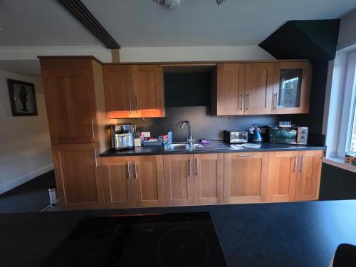Highlands - River View - Apt - Sleeps 4 - Garden in Inchbae Lodge