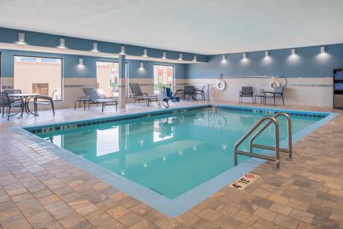 Holiday Inn Express Hotel Suites Bismarck In Nd