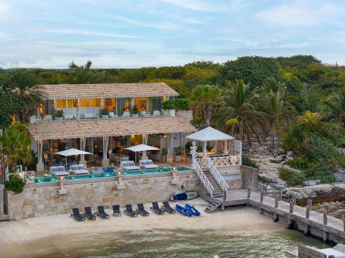 Extraordinary Beach Front Villa In Cancun