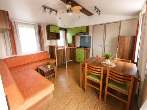 Koplietošanas atpūtas telpa ar TV, Camping de la Baie-Baie de Somme-Sites et Paysages in Pende