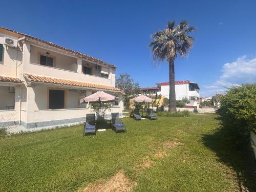 Dolphin Apt & Studios -Near the Beach 3