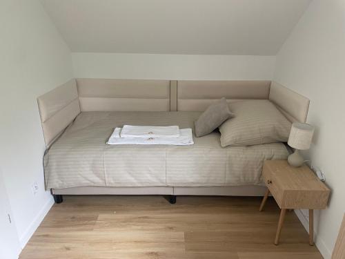 2 bedrooms, 5 beds
