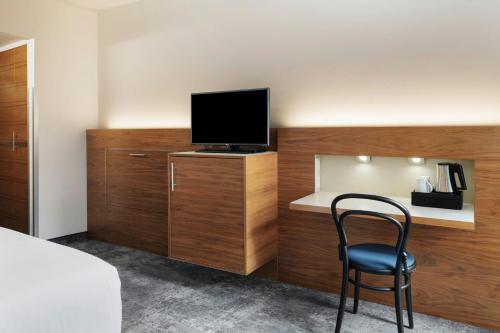 1 queen bed