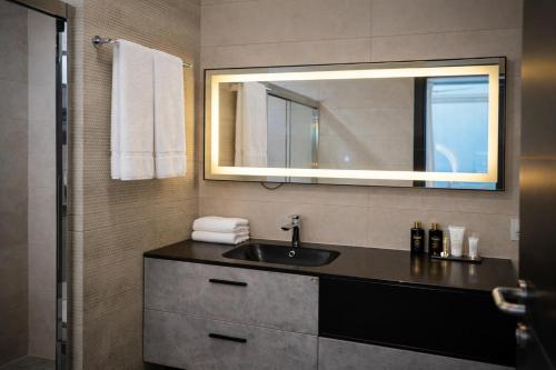 Elysium Tower Serviced Apartments Facing Centaurus Mall - LMY RESIDENCY ISLAMABAD - image 9