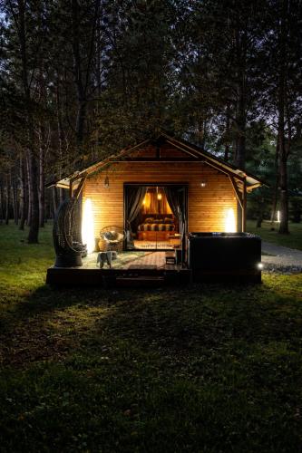 L ost in Sensations - Hebergements insolites et suites de luxe spa sauna piscine foret in Cavignac