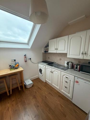 Galway home near city and beach in Barna