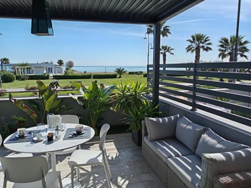 SUITE CONTI 36 terrazza sul mare 2lettini e ombrellone in 聖厄爾皮迪奧港