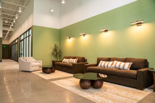 Roami at Century Plaza - image 6