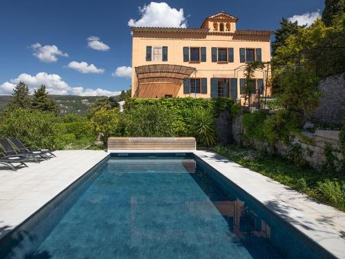 18thC perfumer's home, heated pool & view