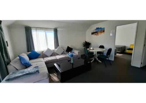 Alcala Motor Lodge Room Type - Two-Bedroom Apartment