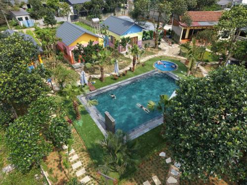 Swimming pool, Đồi Bông Village in Thach That District