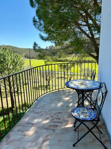 Havre de paix avec terrasse vue oliviers in Saint-Just-et-Vacquieres