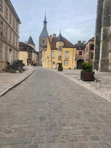 Вид, La maison du grenier a sel in Avallon