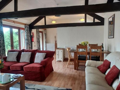 Iekārtas, Farm Stay with animal experiences, 30 minutes to Exmoor & Beaches, Pet friendly, Outdoor heated pool in Tawstock