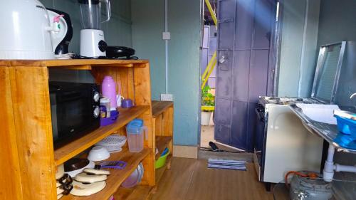 virtuve, Wrech House Sagana 1989 - PAY BEFORE ARRIVAL -3 Rooms, 4 Beds, Kitchen & Bathroom in Sagana