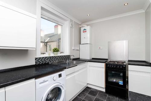 3BR Free Parking Near Hopetoun & Edinburgh Airport in Бонесс