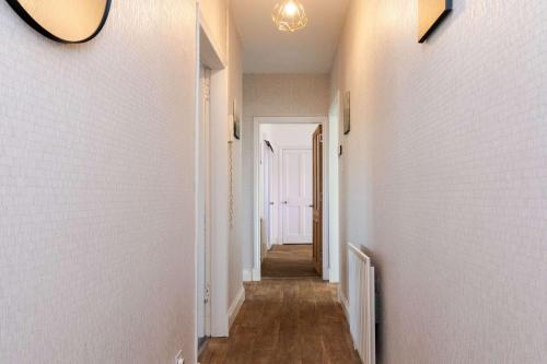 3BR Free Parking Near Hopetoun & Edinburgh Airport in Бонесс