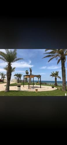 Studio en résidence avec plage privée piscine spa (Studio en residence avec plage privee piscine spa) in 查特馬里亞姆