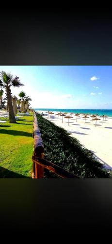Studio en résidence avec plage privée piscine spa (Studio en residence avec plage privee piscine spa) in 查特馬里亞姆