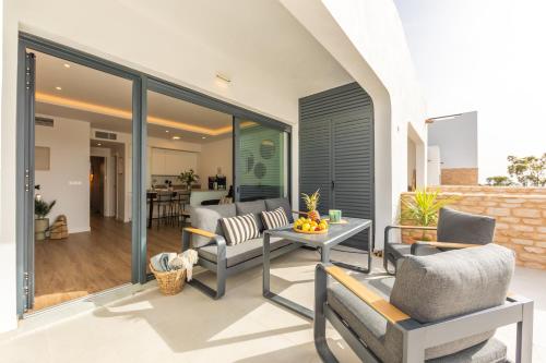 2BR Apt with Terrace & Parking, Near Beach & Town