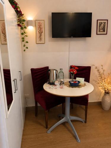 La Petite Maison Room Type - Queen Room