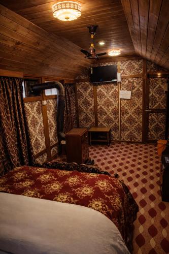 JP GROUP OF HOUSEBOATS DAL Lake - Srinagar