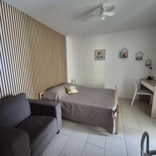 Hébergement tout confort dans domaine tropical à Plaisance Baie-Mahault (Hebergement tout confort dans domaine tropical a Plaisance Baie-Mahault) in แบ มาโอล