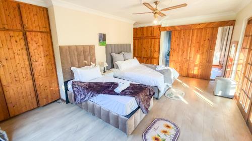 Foodong Accommodation in Worcester