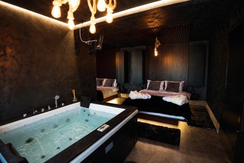JacuzziNoirHouse – khách sạn tại Teșila
