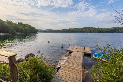 Kilátás, Diamond Lakehouse | SUP, Canoe, BBQ, Aurora Magic in Highland Grove (ON)