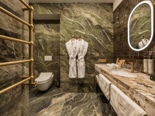 Double or twin room, deluxe, courtyard view